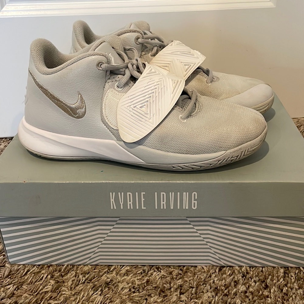Kyrie Flytrap III